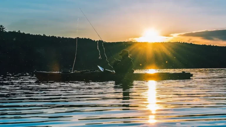 Lone angler in canoe on Central Florida lake at sunset, biggest Mistakes New Anglers Make in Central Florida